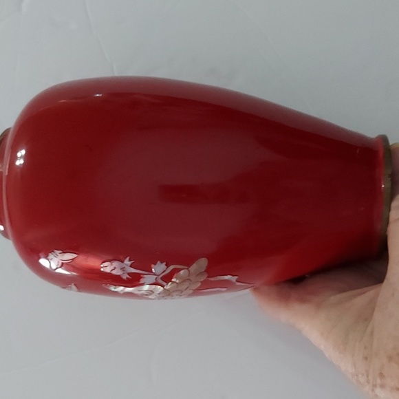 Mother of Pearl onlay on Red  Vase.6.5in.Hx3.5in.W. - Picture 4 of 7